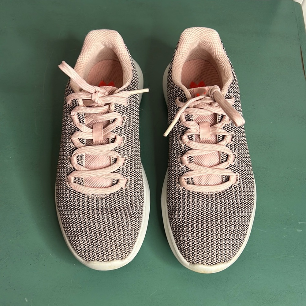 Under Armour Ladies Sneakers - Size 7.5